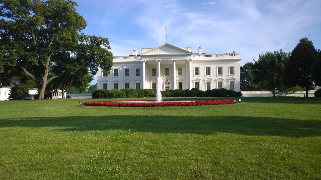 grass-architecture-structure-white-lawn-mansion-489512-pxhere.com.jpg